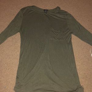 3/4 sleeve green T-shirt